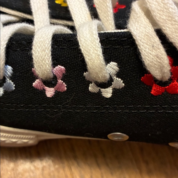 NWOT Converse Black Canvas Platform Low-Top Sneakers with  Embroidered Flowers - Picture 4 of 13